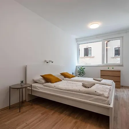 Big With Garage & Balcony & Ac & Lift Appartement *
