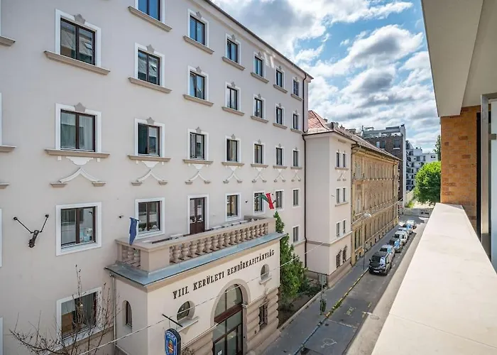 Big With Garage & Balcony & Ac & Lift Apartament