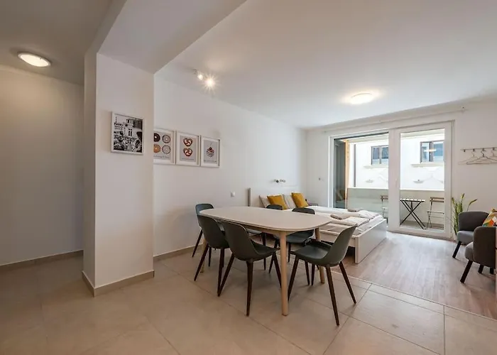 Big With Garage & Balcony & Ac & Lift Apartament *