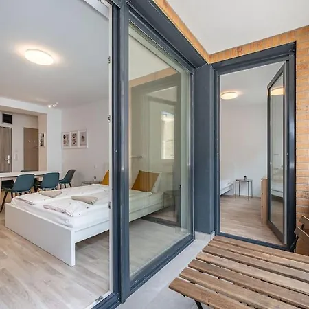 Big With Garage & Balcony & Ac & Lift Apartament Budapesta