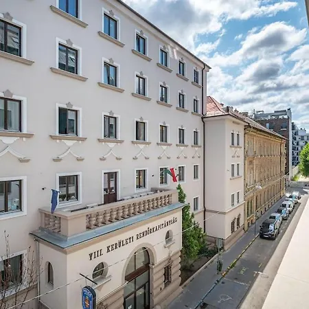 Big With Garage & Balcony & Ac & Lift Apartament