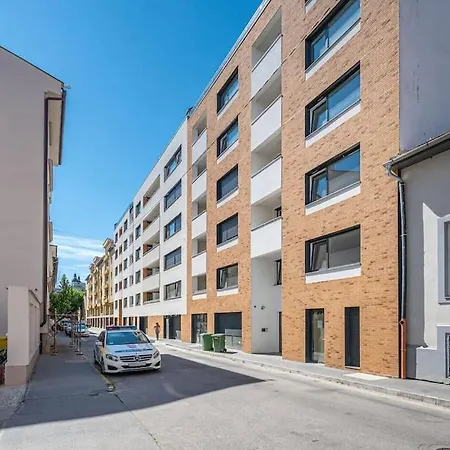 Big With Garage & Balcony & Ac & Lift Apartament Budapeszt