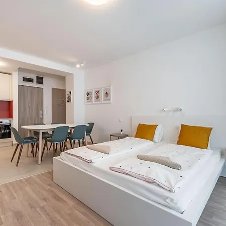 Big With Garage & Balcony & Ac & Lift Apartament