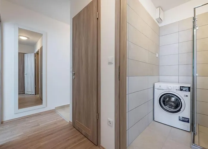 Apartament Big With Garage & Balcony & Ac & Lift
