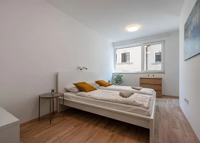 Big With Garage & Balcony & Ac & Lift Apartament *