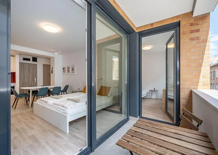Big With Garage & Balcony & Ac & Lift Apartament Budapesta