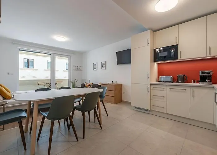 Big With Garage & Balcony & Ac & Lift Apartament
