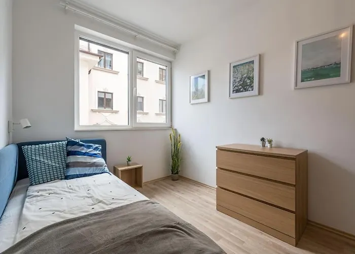 Apartament Big With Garage & Balcony & Ac & Lift