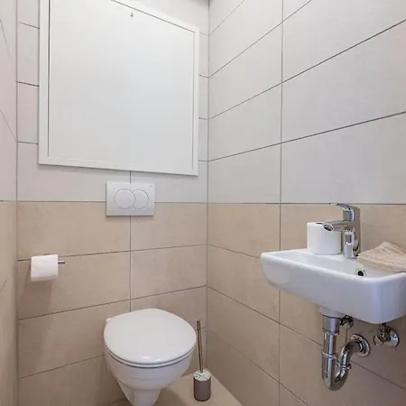דירה Big With Garage & Balcony & Ac & Lift *